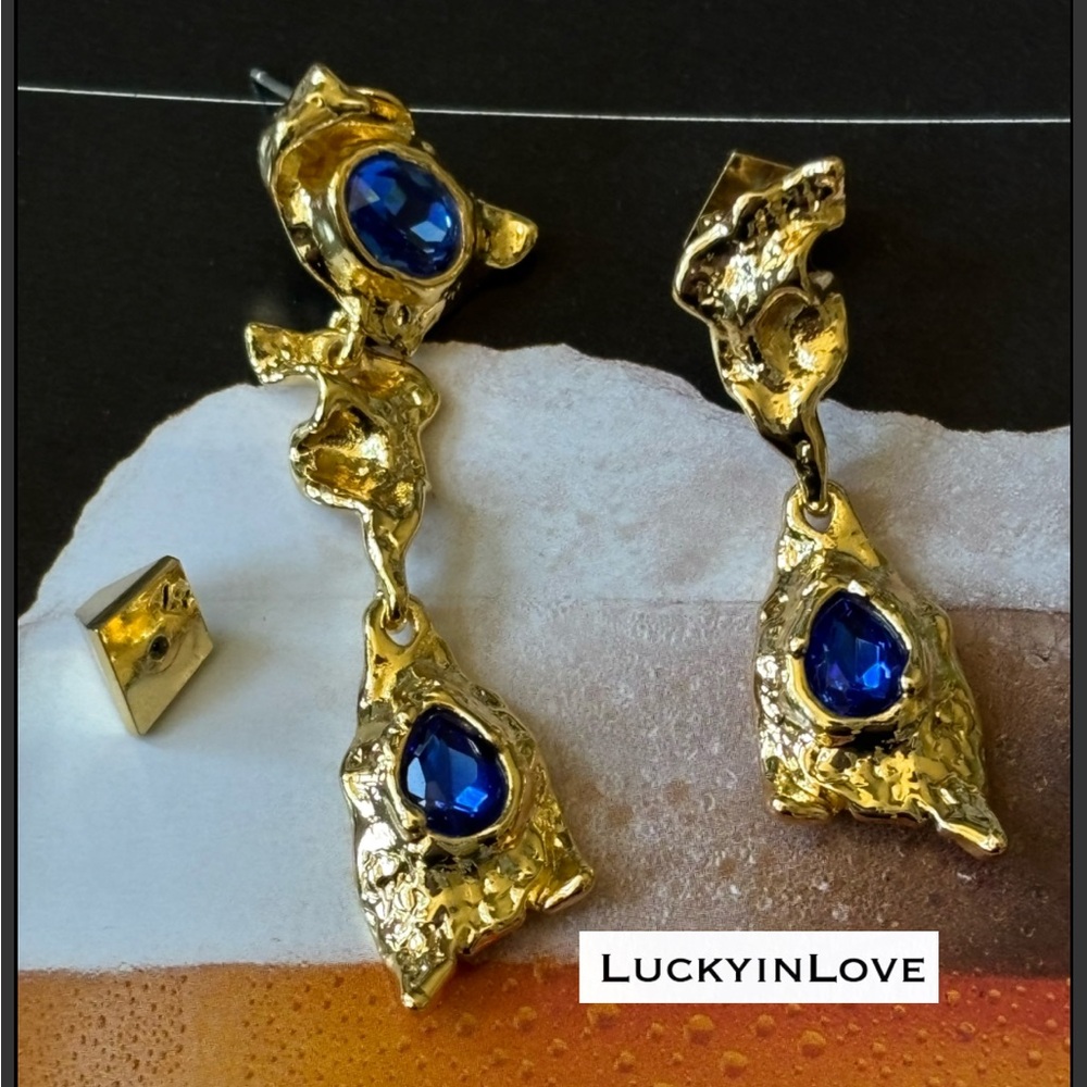 ALEXIS BITTAR • Brut Mismatched Asymmetrical Crumpled Gold Blue Drop Earrings - Picture 8 of 15